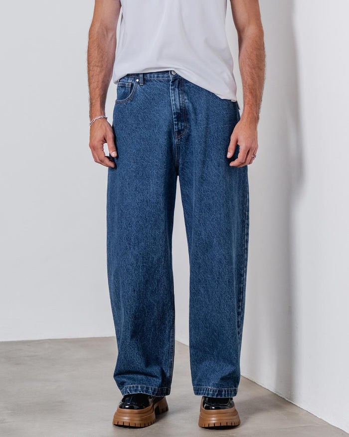 Walker Loose Jeans